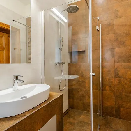 דירה Two Bedroom Very Berry In With Desk By Renters *