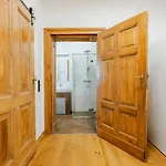 Two Bedroom Very Berry In With Desk By Renters Apartament *