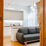 Apartament Two Bedroom Very Berry In With Desk By Renters