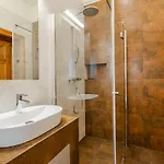 Apartament Two Bedroom Very Berry In With Desk By Renters *