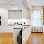 Two Bedroom Very Berry In With Desk By Renters Apartament Poznań