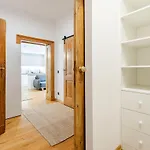 Two Bedroom Very Berry In With Desk By Renters Apartament *