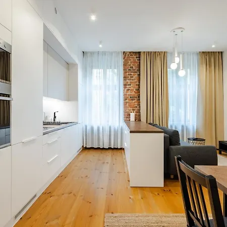 Two Bedroom Very Berry In With Desk By Renters *