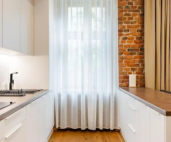 Appartement Two Bedroom Very Berry In With Desk By Renters *