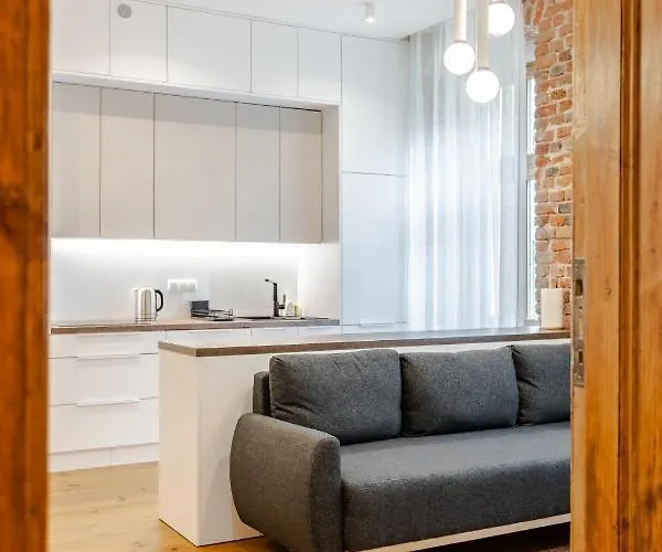 Апартаменты Two Bedroom Very Berry In With Desk By Renters