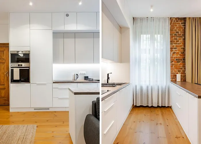 Two Bedroom Very Berry In With Desk By Renters Apartamento Poznań