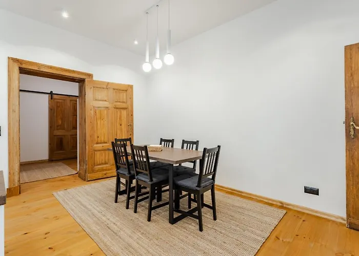 Two Bedroom Very Berry In With Desk By Renters *