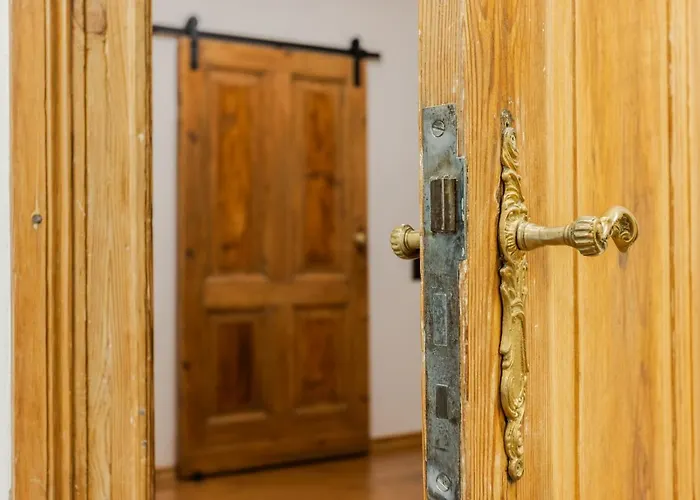 Two Bedroom Very Berry In With Desk By Renters Apartamento *