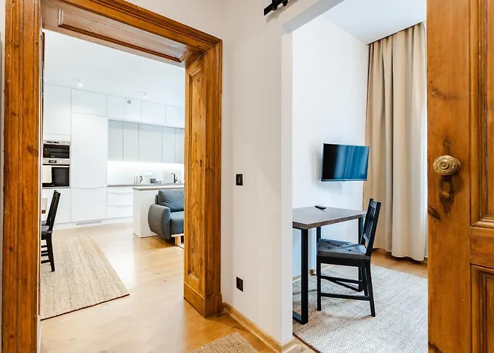 Two Bedroom Very Berry In With Desk By Renters Познань